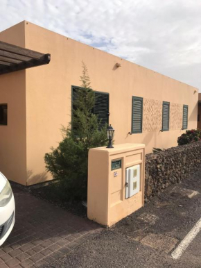 CASA ORILLA! Beautiful private holiday villa with hot tub